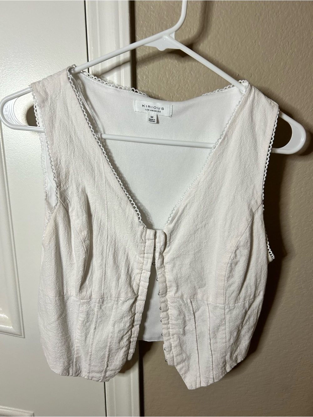 Kirious Cream Textured Button-Front Crop Vest